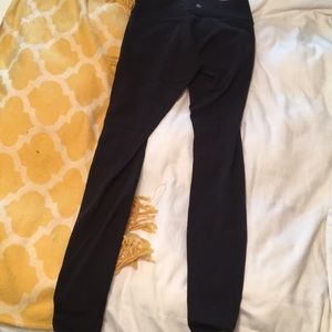 black lululemon leggings